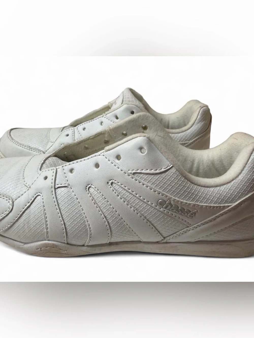 (819-6) Chassé Surge White Low Profile Cheer Shoes Sneakers Size 8